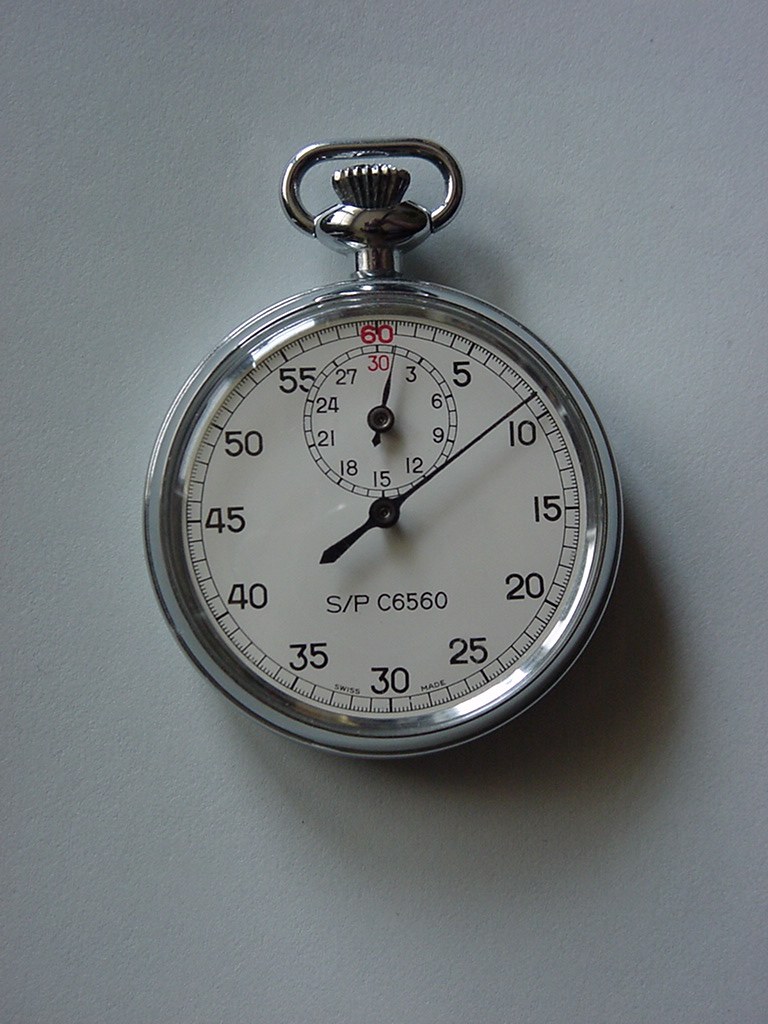 Chronomètre analogique, illustrant le délai de 72h pour un prototype imprimé en 3D